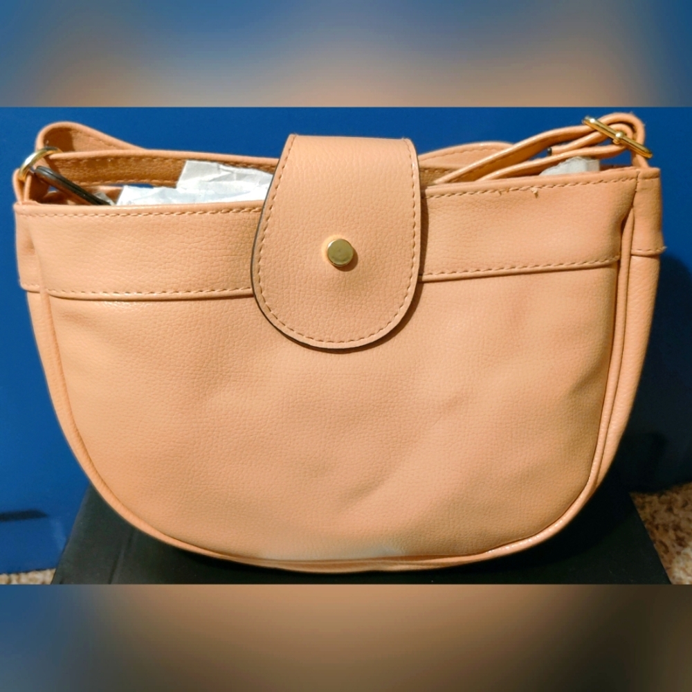 NWT Nude Cream/Tan Crossbody Purse w/Adjustable Shoulder Staps